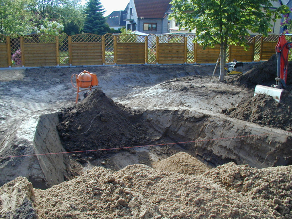 Schwimmbereich formt sich: Betonmischer in Aktion, Hamburg