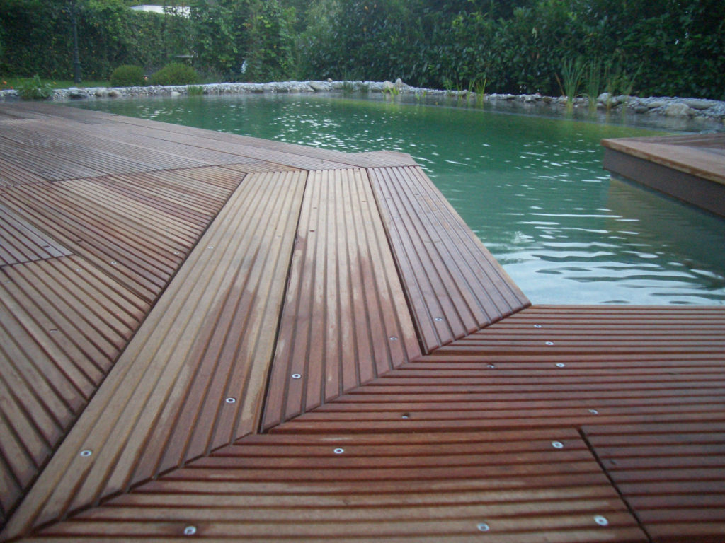 Terrasse mit Teich