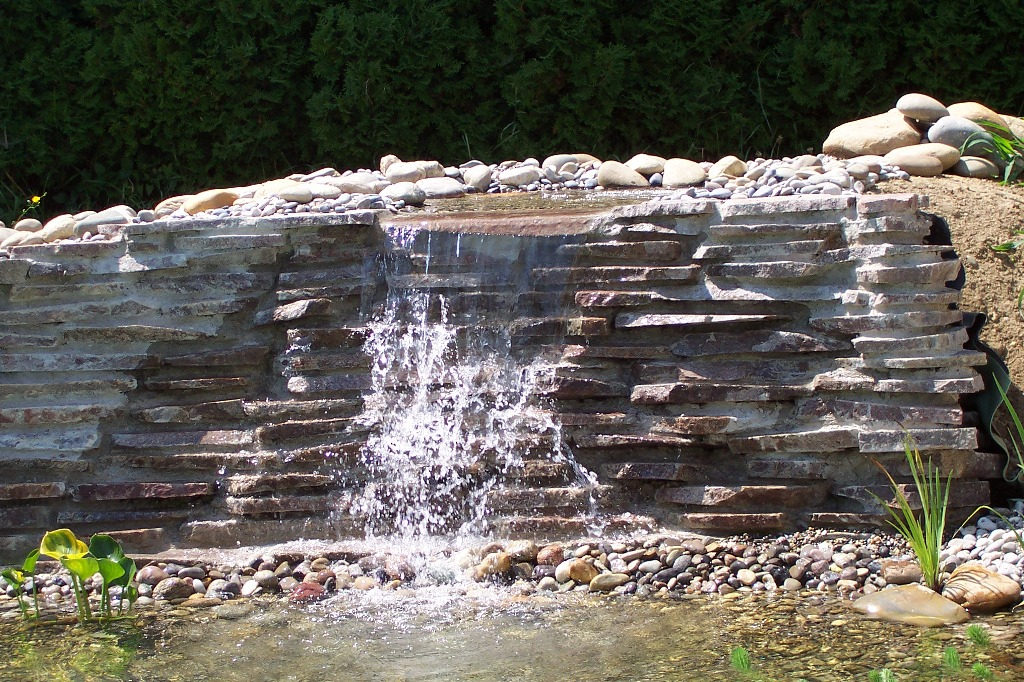 Wasserfall Aus Natursteinen