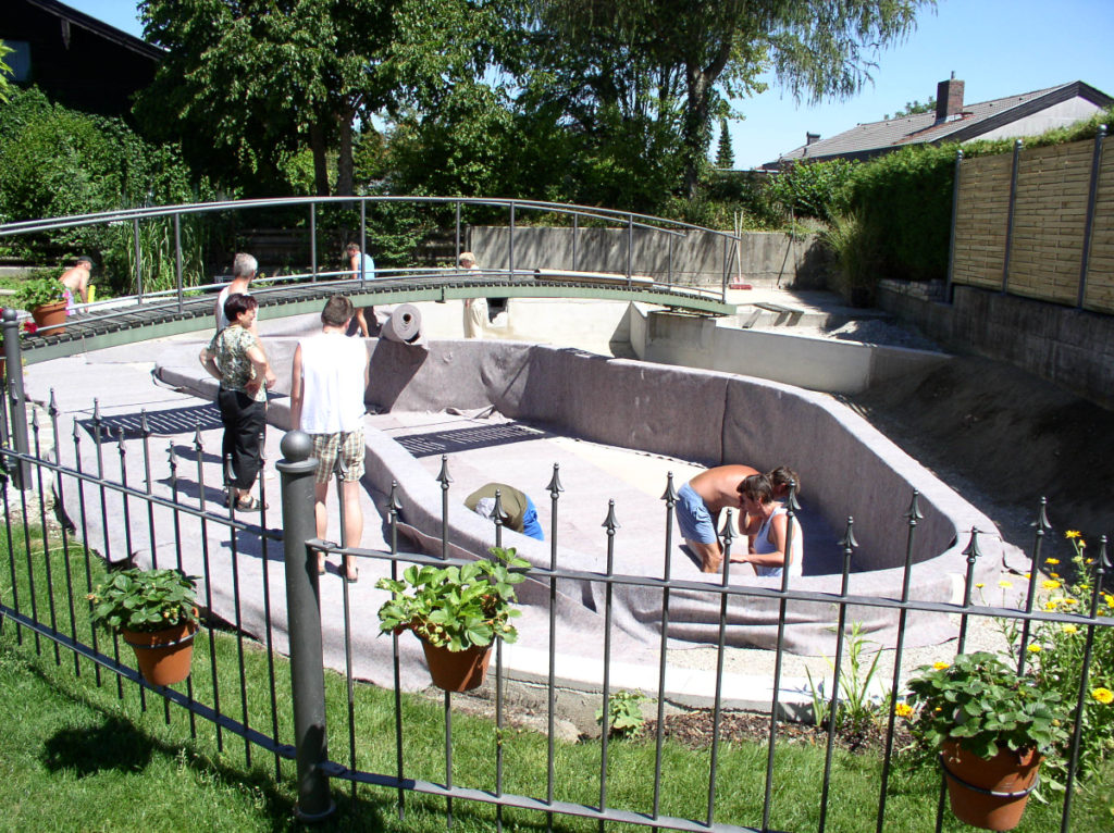 Schwimmteich im Bau