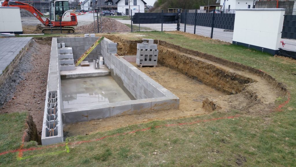 Gemauerter Schwimmbereich inkl. Bodenplatte aus Beton