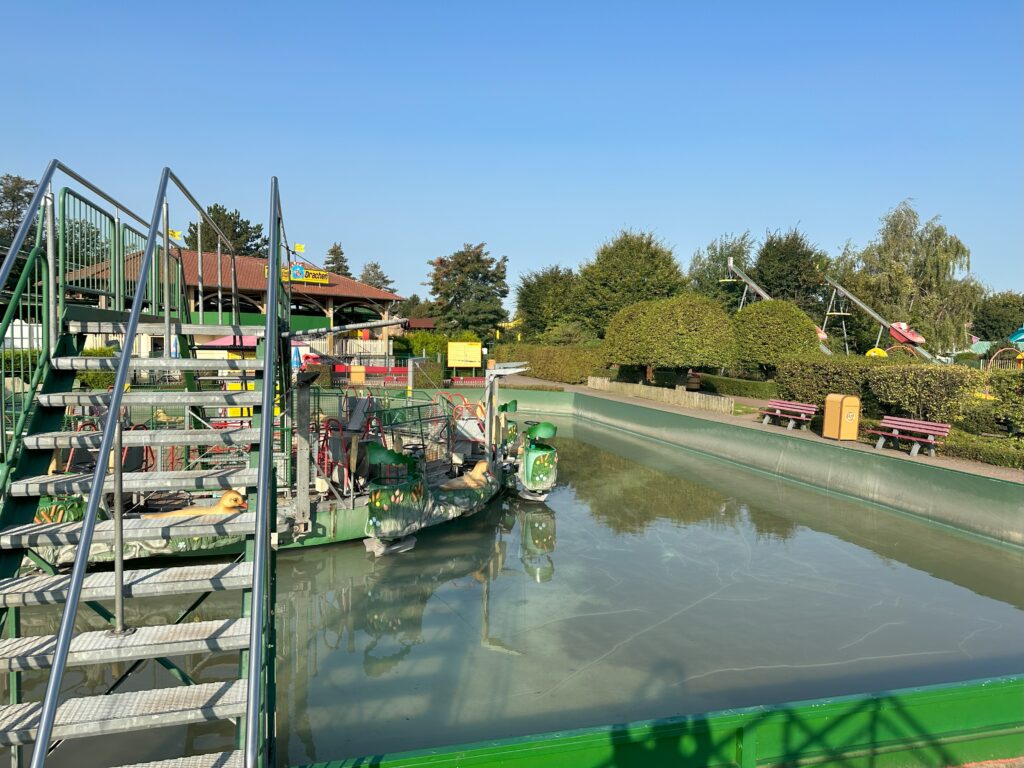 Der Wasserläufer im Potts Park Frontansicht