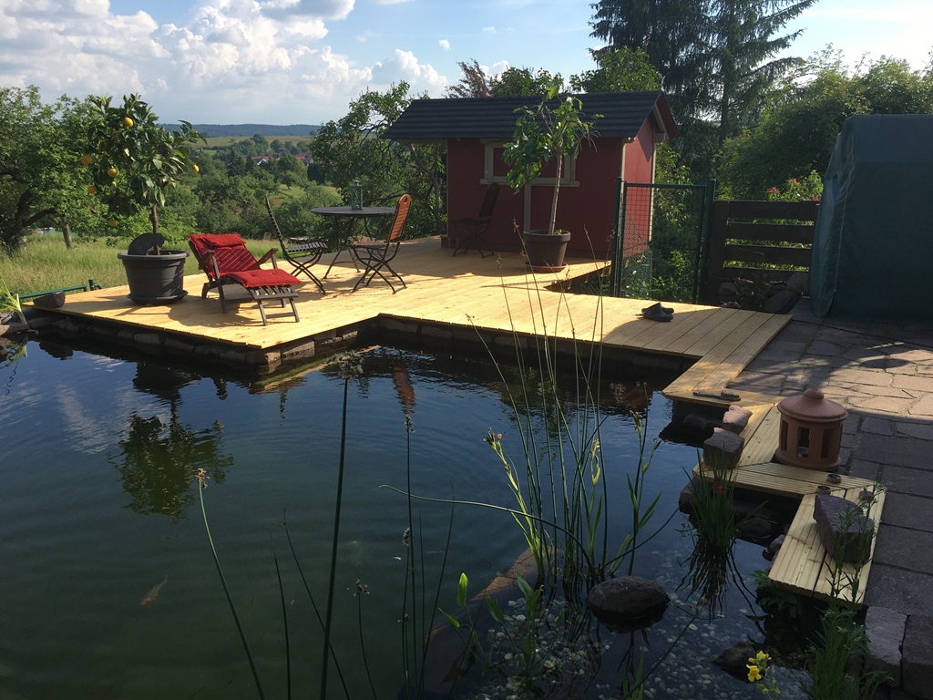 Schwimmteich bei Gießen mit grandiosem Ausbllick in die Landschaft